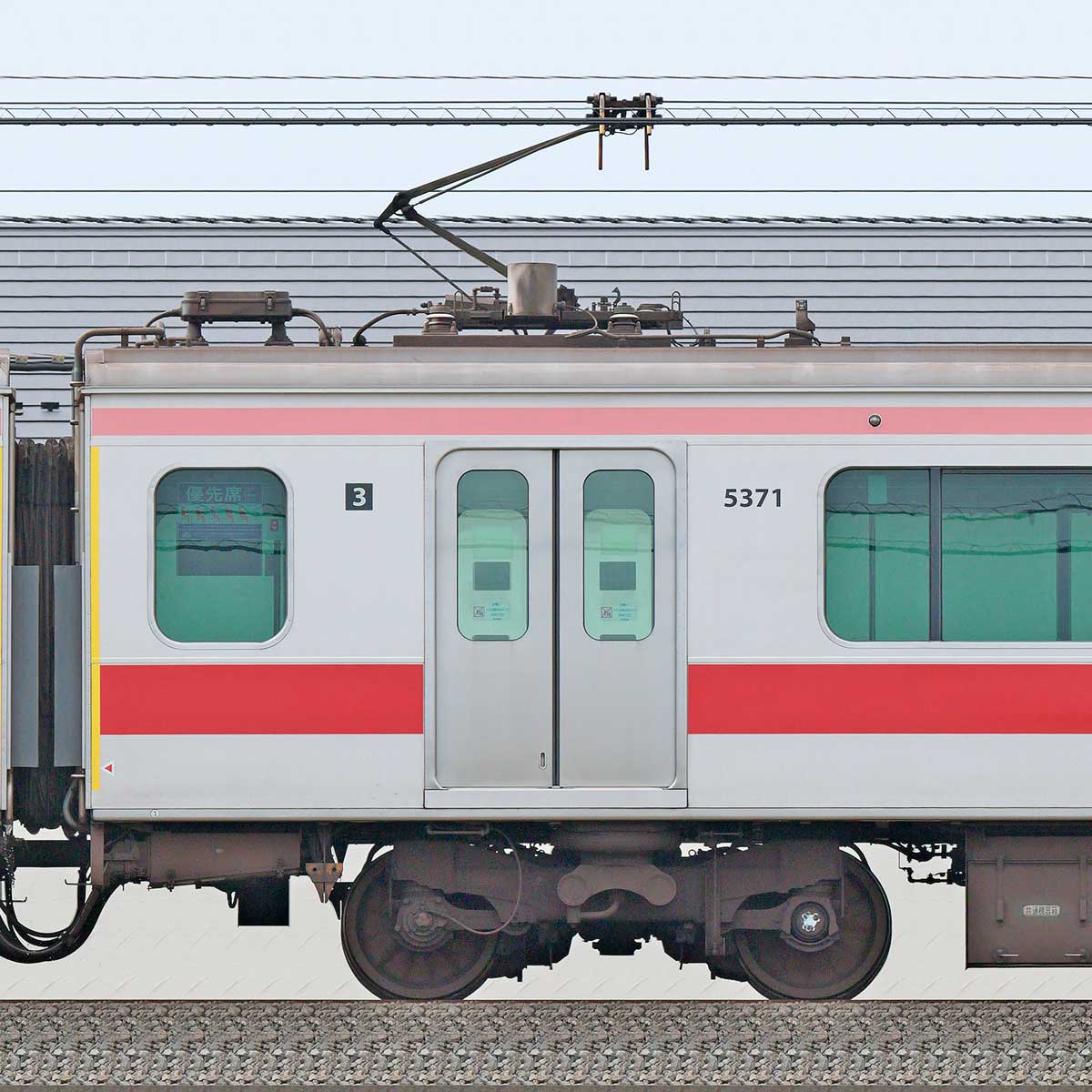 鉄道写真 東急5050系 東急電鉄5050系デハ5371の側面写真｜RailFile.jp｜鉄道車両