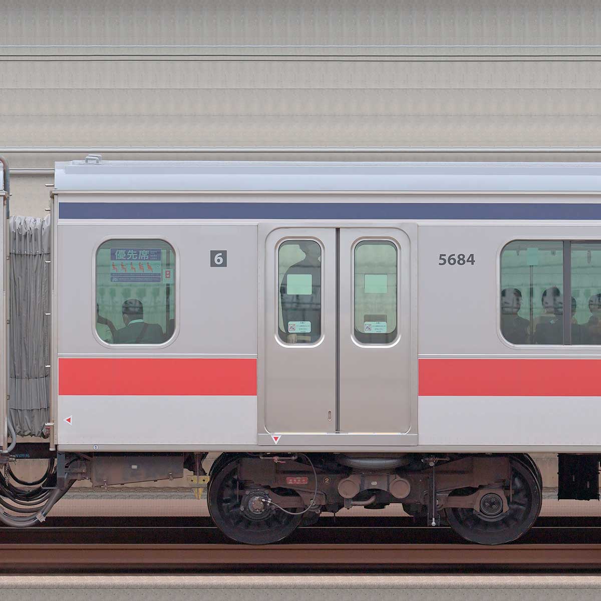 東急5080系デハ5680形（M2）｜RailFile.jp｜鉄道車両サイド