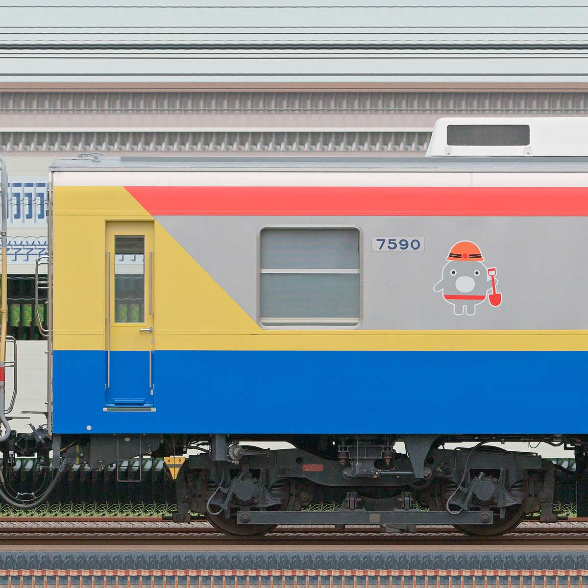 東急電鉄7500系「TOQ i」サヤ7590の側面写真｜RailFile.jp｜鉄道車両サイドビューの図鑑