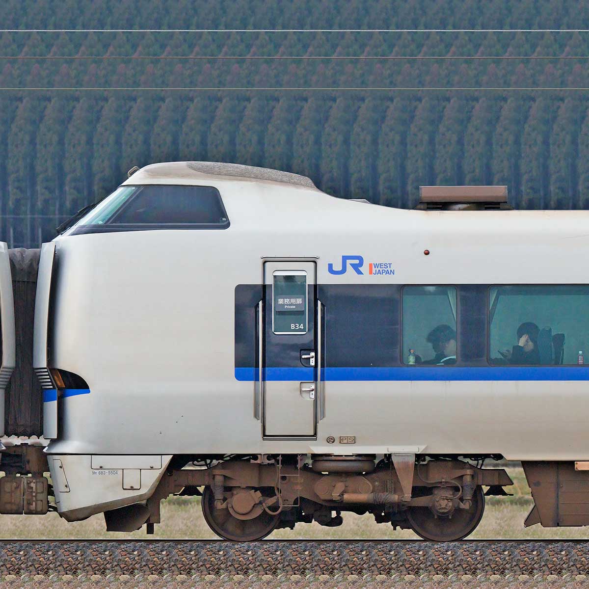 JR西日本683系クモハ683-5504の側面写真｜RailFile.jp｜鉄道車両サイド