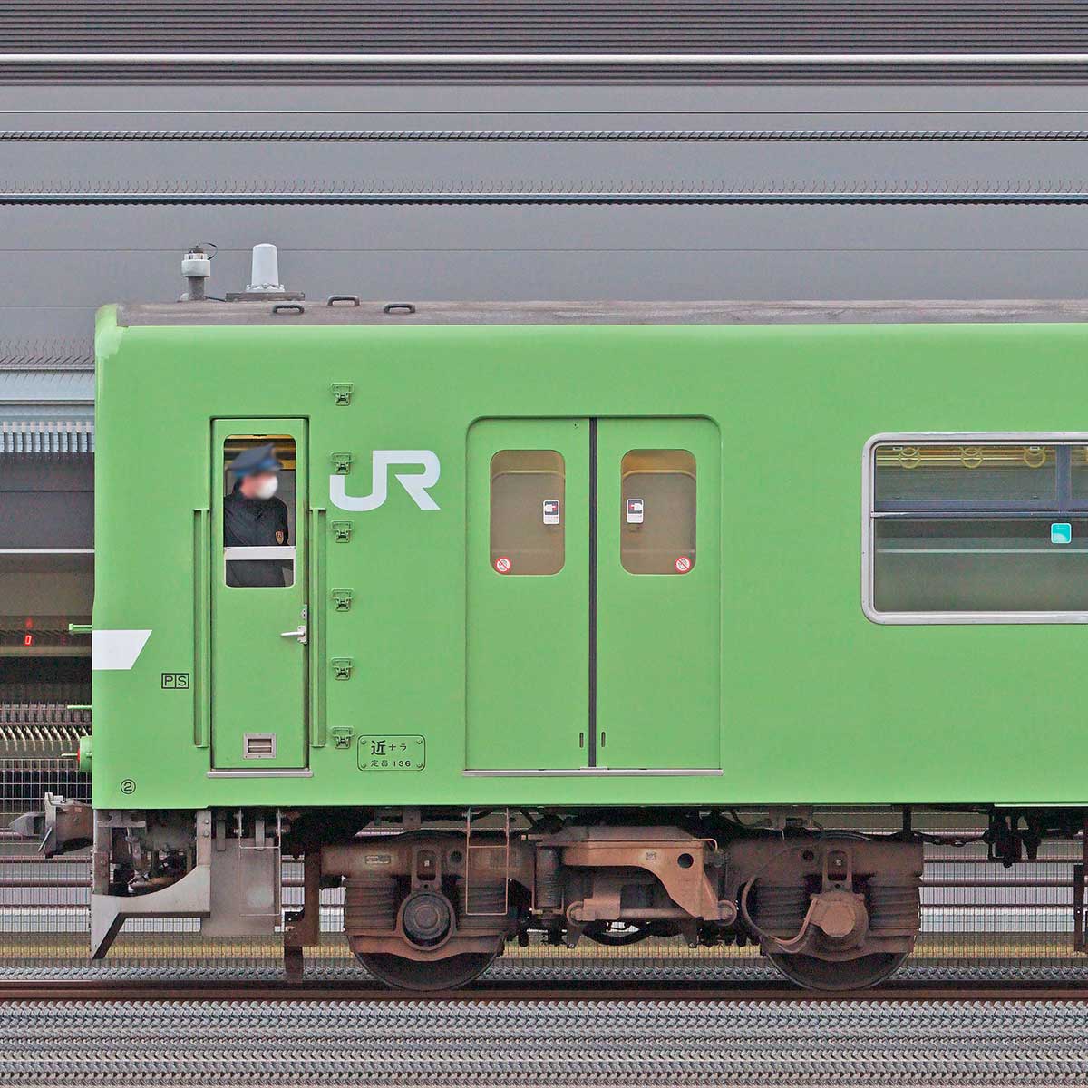 JR西日本吹田総合車両所奈良支所201系ND614編成（海側）｜RailFile.jp
