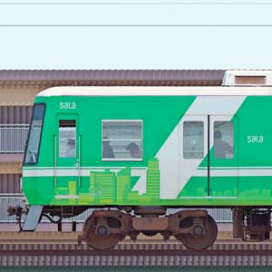 遠州鉄道2000形2005編成「サーラグループラッピング電車」(西側)