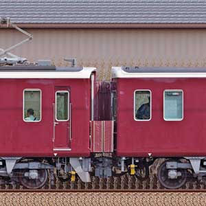 阪急8300系8311編成＋7300系7325編成（西側）